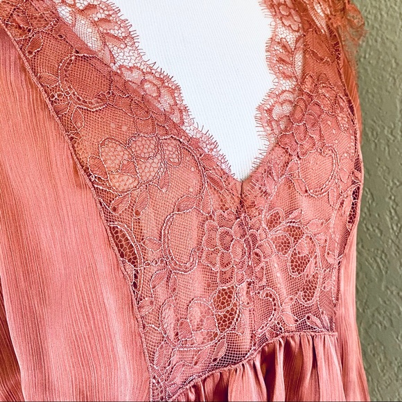 NWT Love Stitch Kaylee Satin Blouse Vintage Rose S - Picture 8 of 15